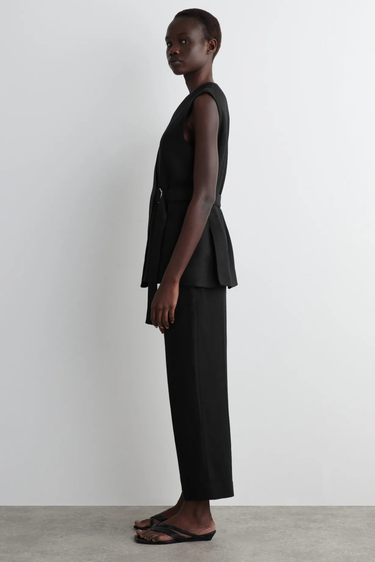 VERKÜRZTE ELEGANTE HOSE
