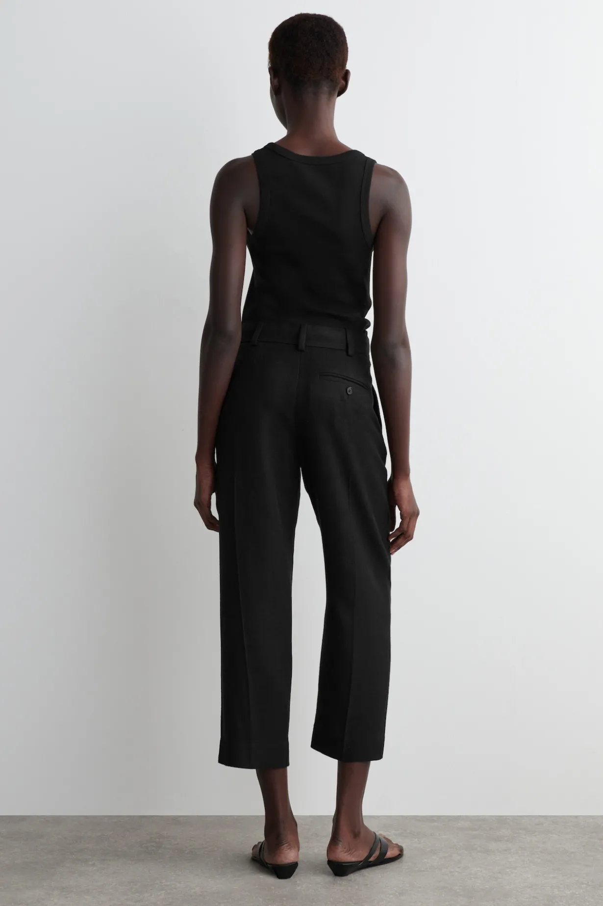VERKÜRZTE ELEGANTE HOSE