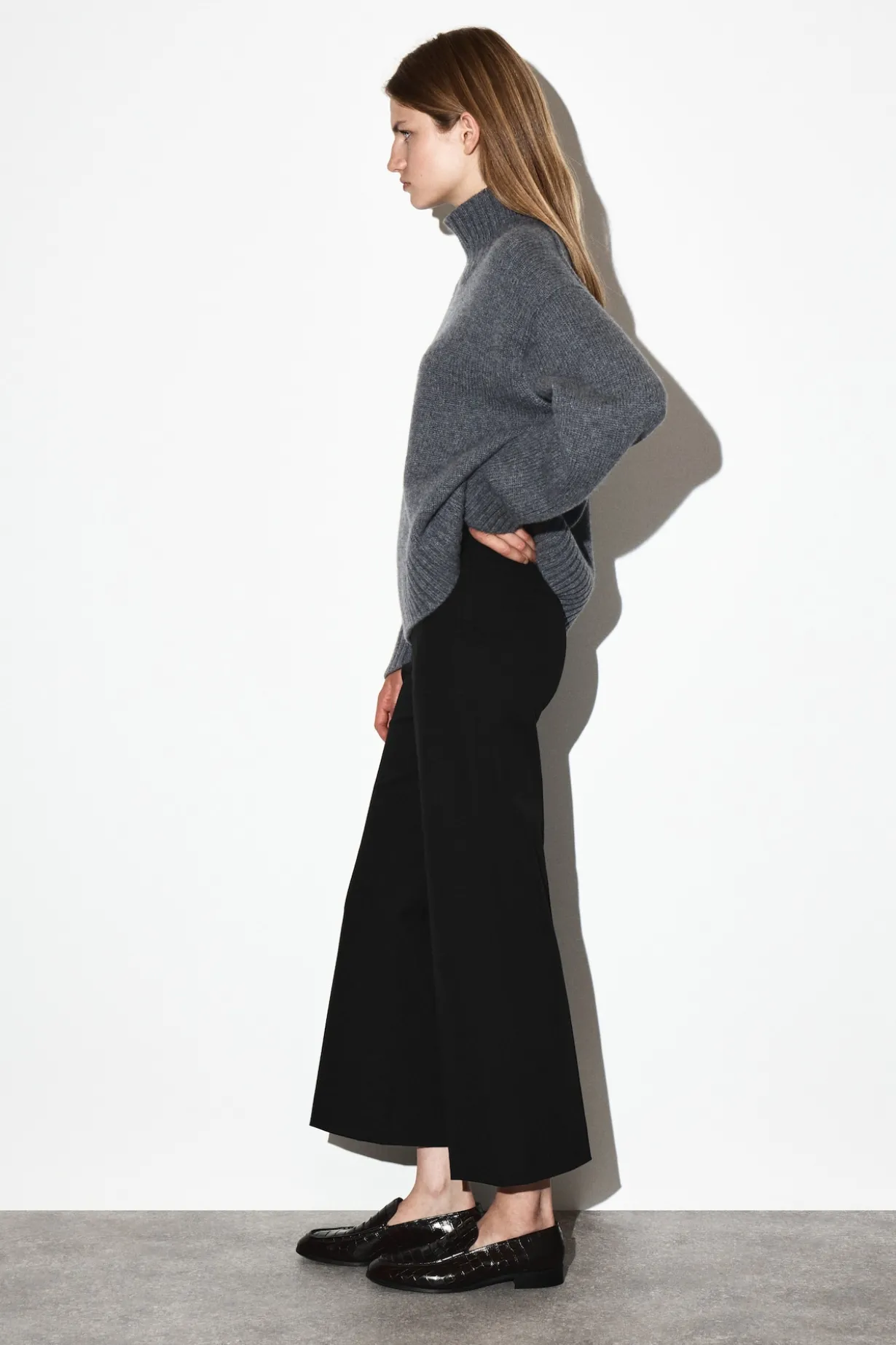 VERKÜRZTE ELEGANTE HOSE