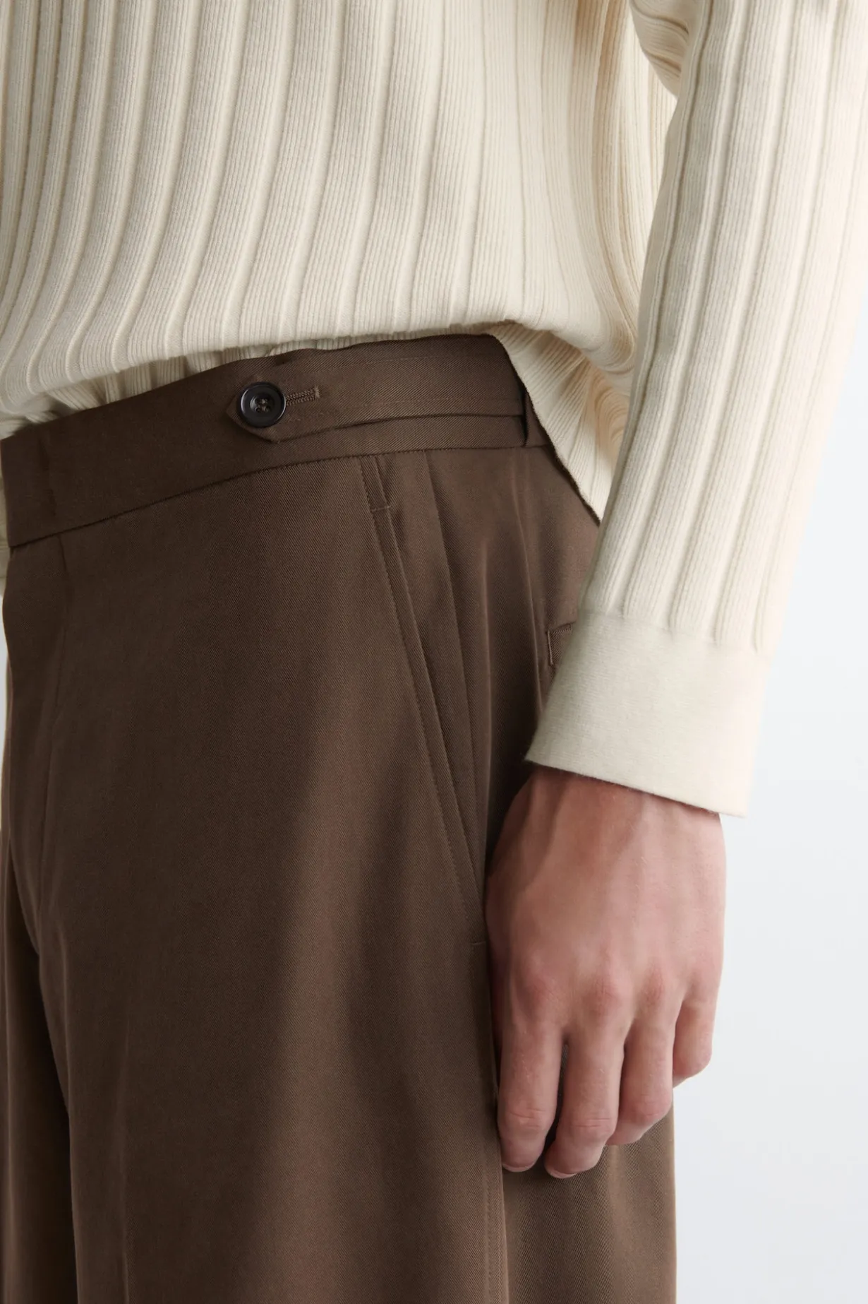 VERKÜRZTE HOSE AUS BAUMWOLLE MIT GERADEM BEIN