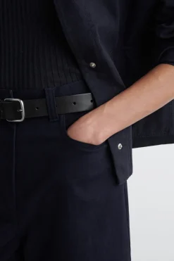 VERKÜRZTE HOSE AUS BAUMWOLLE MIT WEITEM BEIN