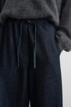 VERKÜRZTE HOSE AUS DENIM MIT WEITEM BEIN