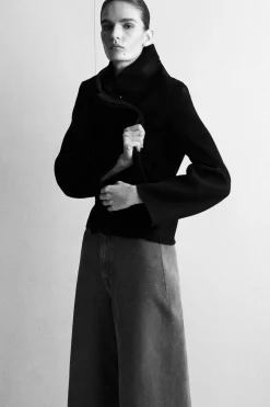 VERKÜRZTE HOSE AUS DENIM MIT WEITEM BEIN