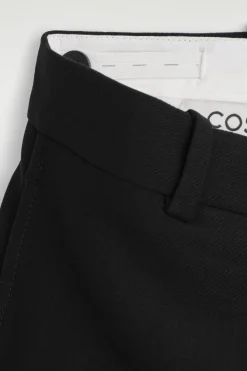 VERKÜRZTE HOSE AUS WOLLE MIT BARREL-BEIN