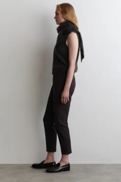 VERKÜRZTE HOSE MIT SCHMALEM BEIN