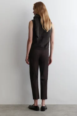 VERKÜRZTE HOSE MIT SCHMALEM BEIN