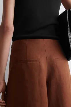 VERKÜRZTE LEINENHOSE MIT WEITEM BEIN