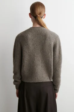 VERKÜRZTE STRICKJACKE AUS ALPAKA-MIX