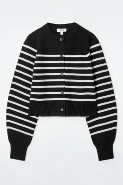 VERKÜRZTE STRICKJACKE AUS WOLLE