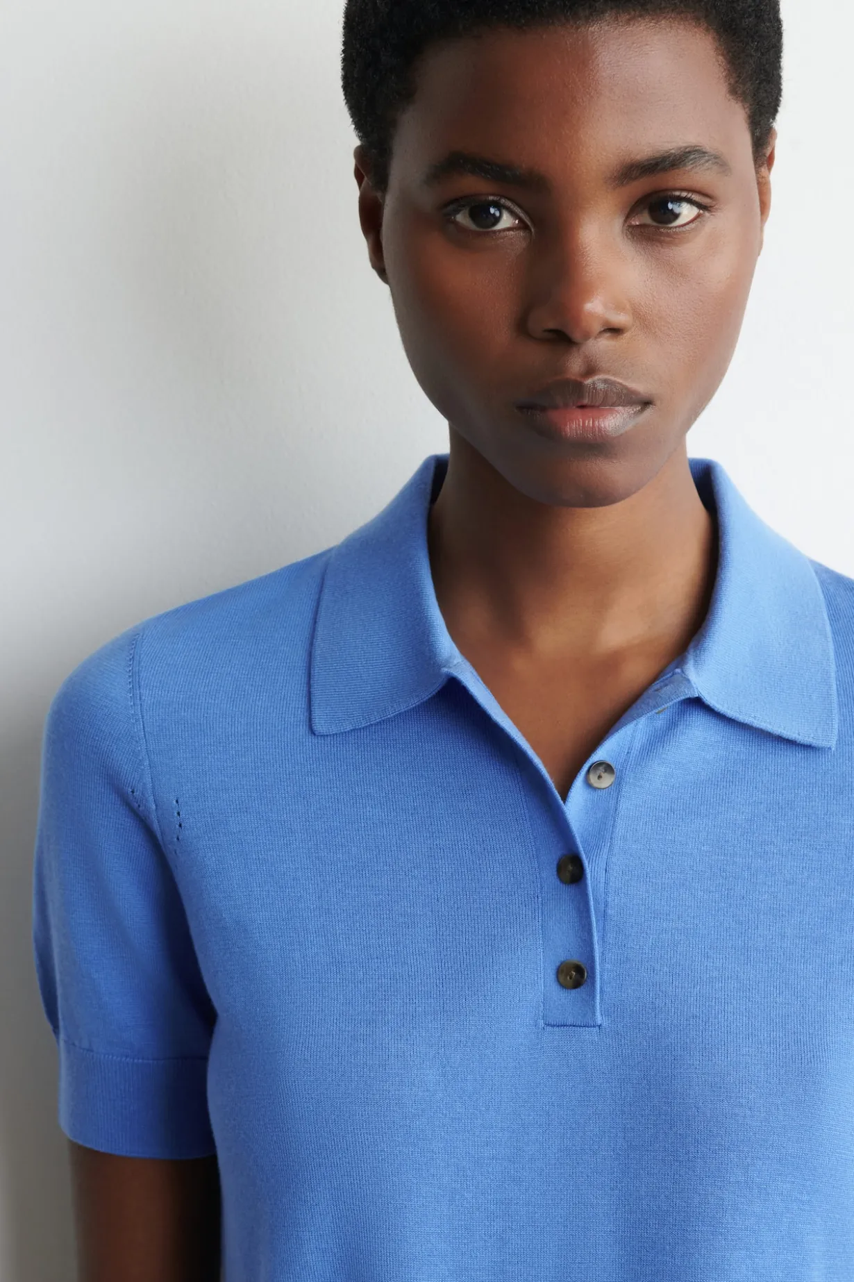 VERKÜRZTES POLOSHIRT AUS WOLL-MIX