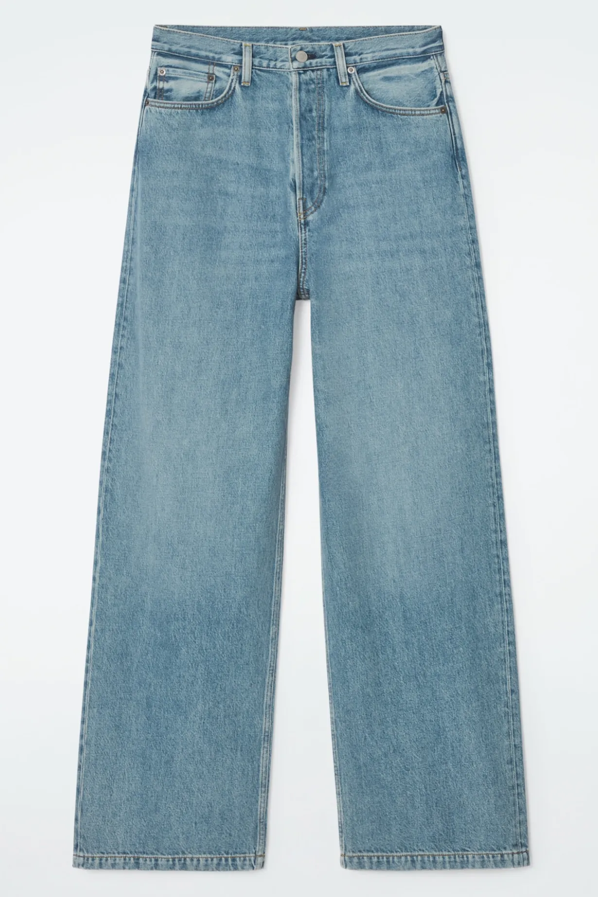 VOLUME JEANS MIT WEITEM BEIN
