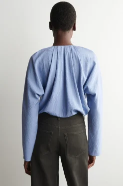 VOLUMINÖSE BLUSE MIT FALTEN