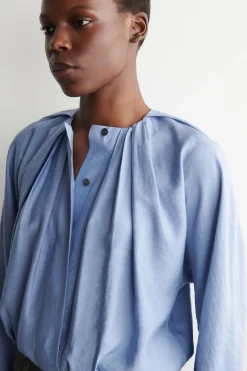 VOLUMINÖSE BLUSE MIT FALTEN