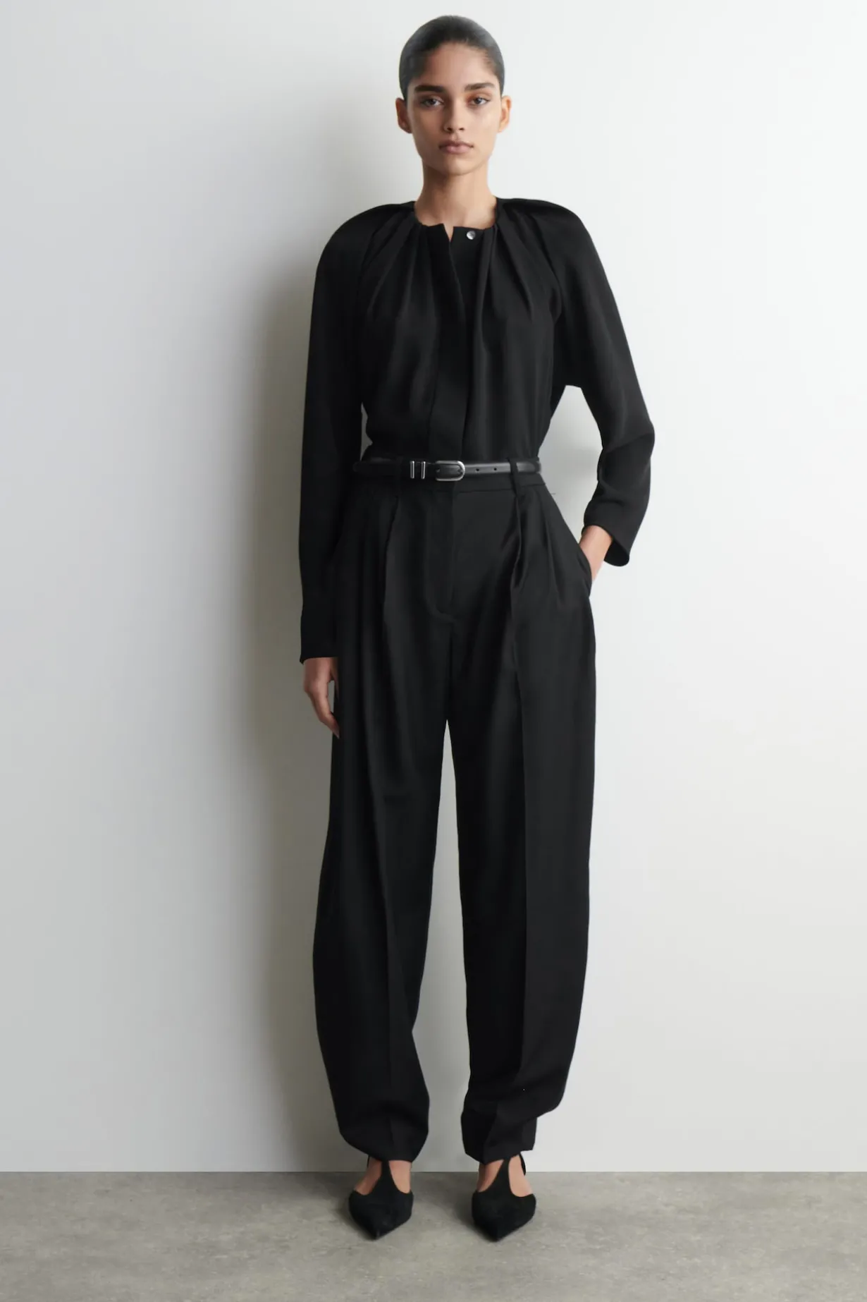 VOLUMINÖSE BLUSE MIT FALTEN