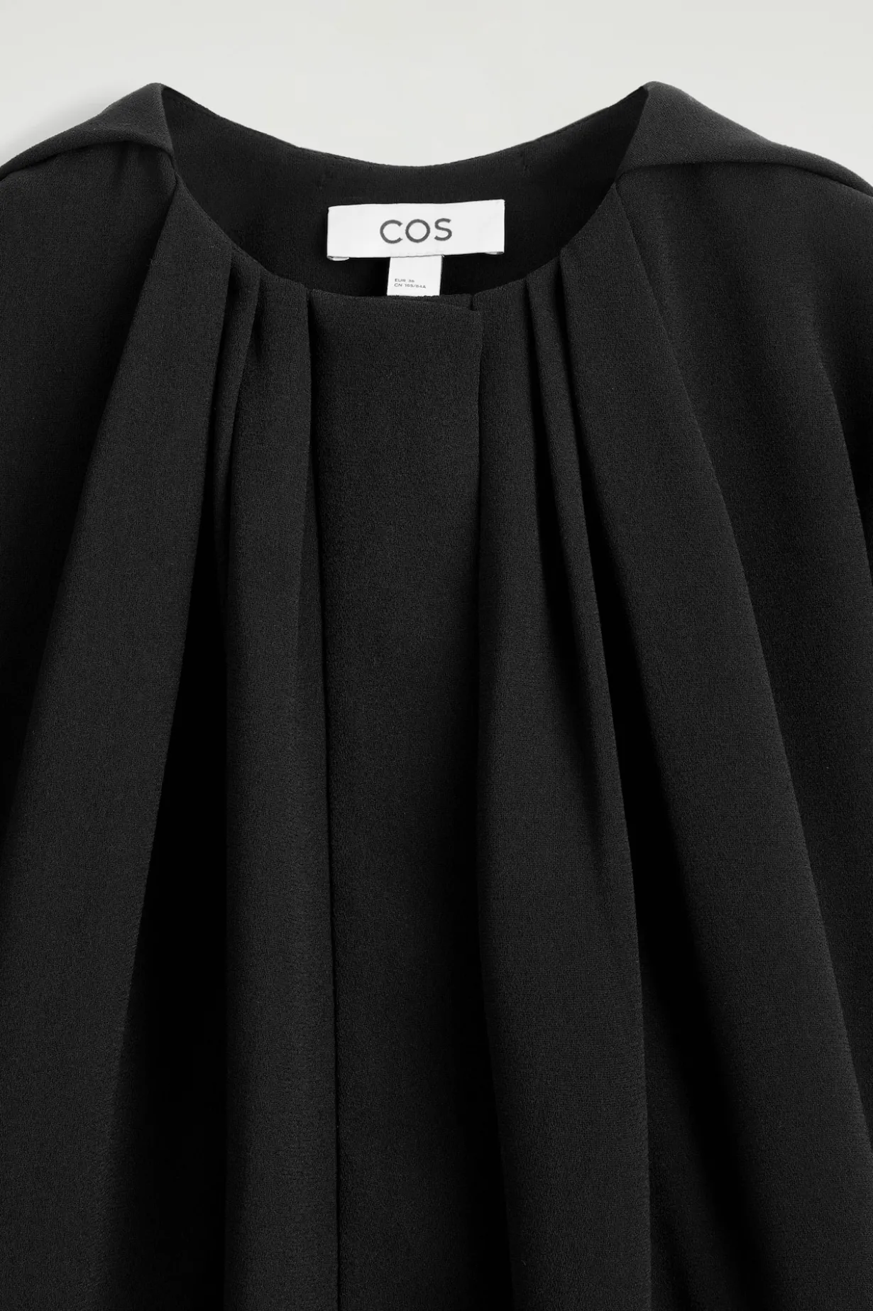 VOLUMINÖSE BLUSE MIT FALTEN