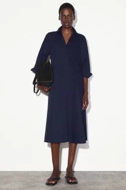 VOLUMINÖSES HEMDKLEID IN MAXILÄNGE