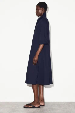 VOLUMINÖSES HEMDKLEID IN MAXILÄNGE