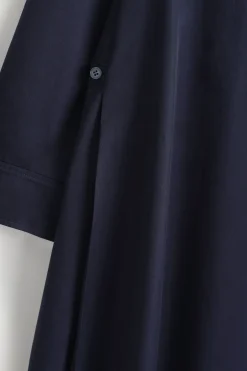 VOLUMINÖSES HEMDKLEID IN MAXILÄNGE