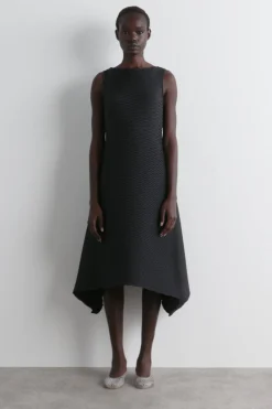 VOLUMINÖSES MIDIKLEID MIT FALTEN