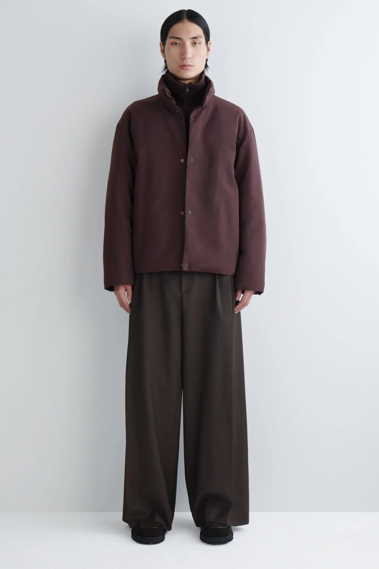 WATTIERTE DAUNENJACKE MIT TRICHTERKRAGEN