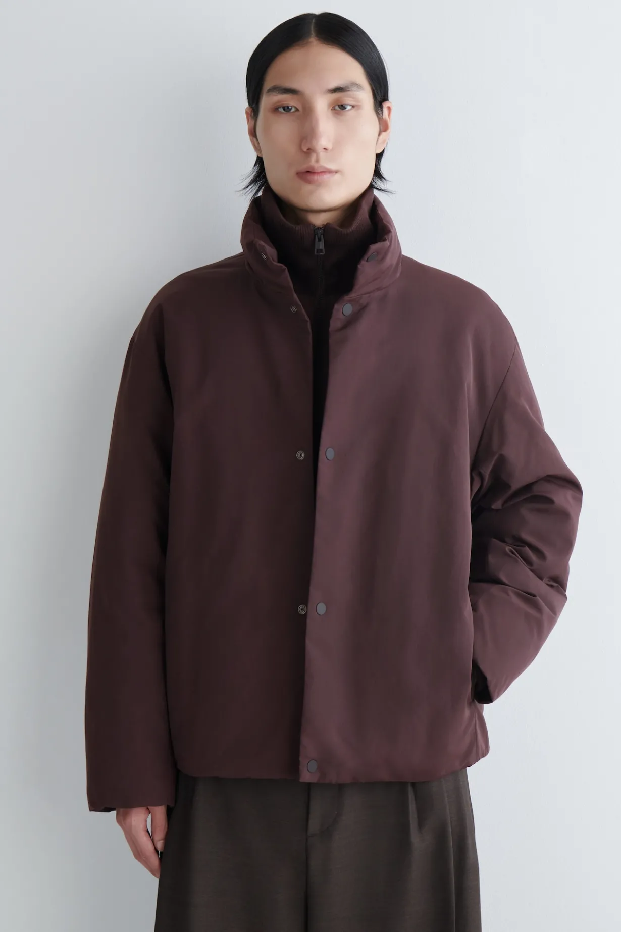 WATTIERTE DAUNENJACKE MIT TRICHTERKRAGEN
