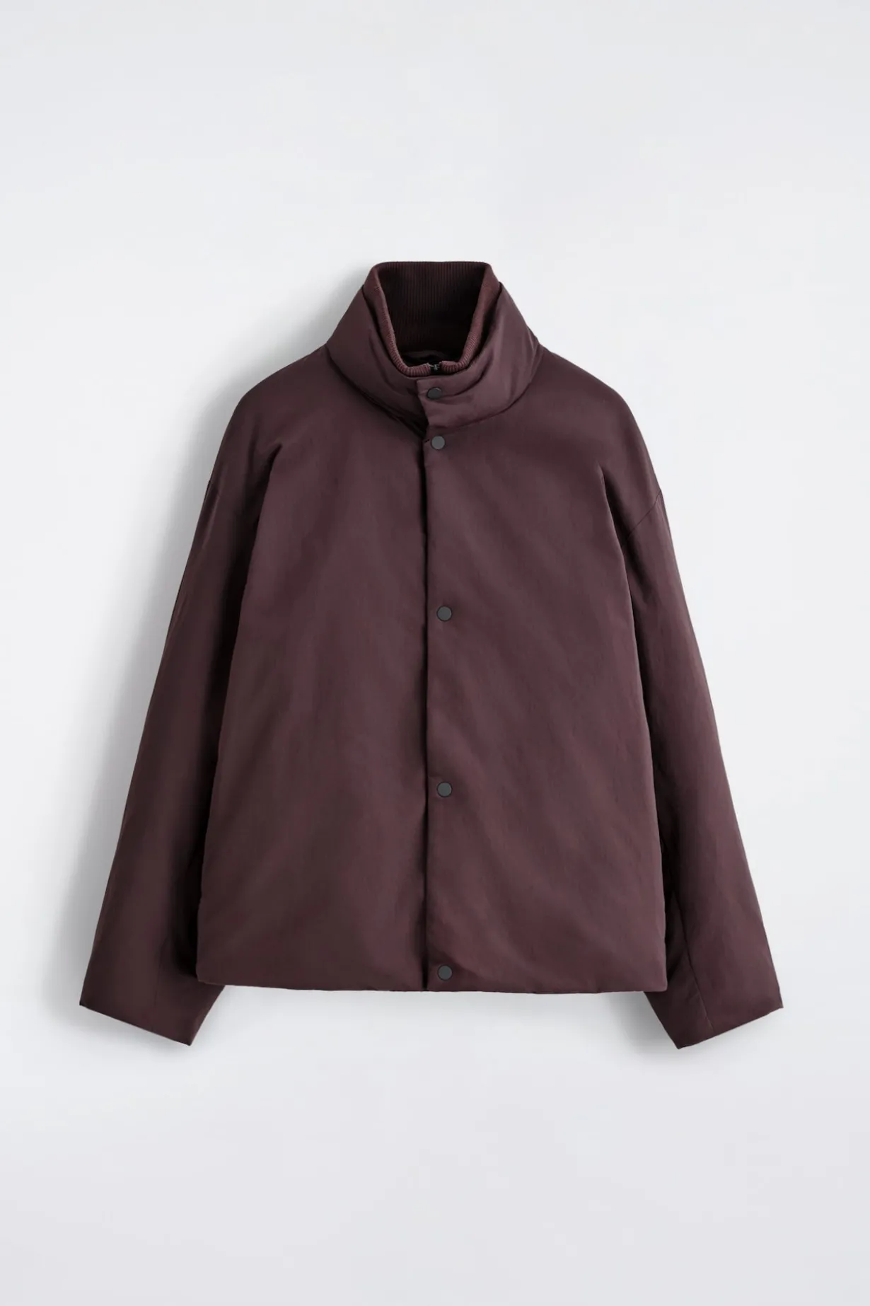 WATTIERTE DAUNENJACKE MIT TRICHTERKRAGEN