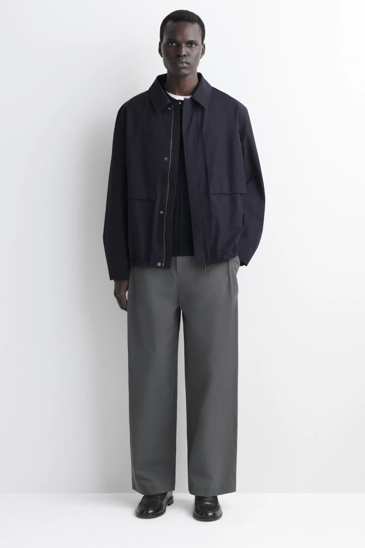 WINDJACKE MIT KAPUZE