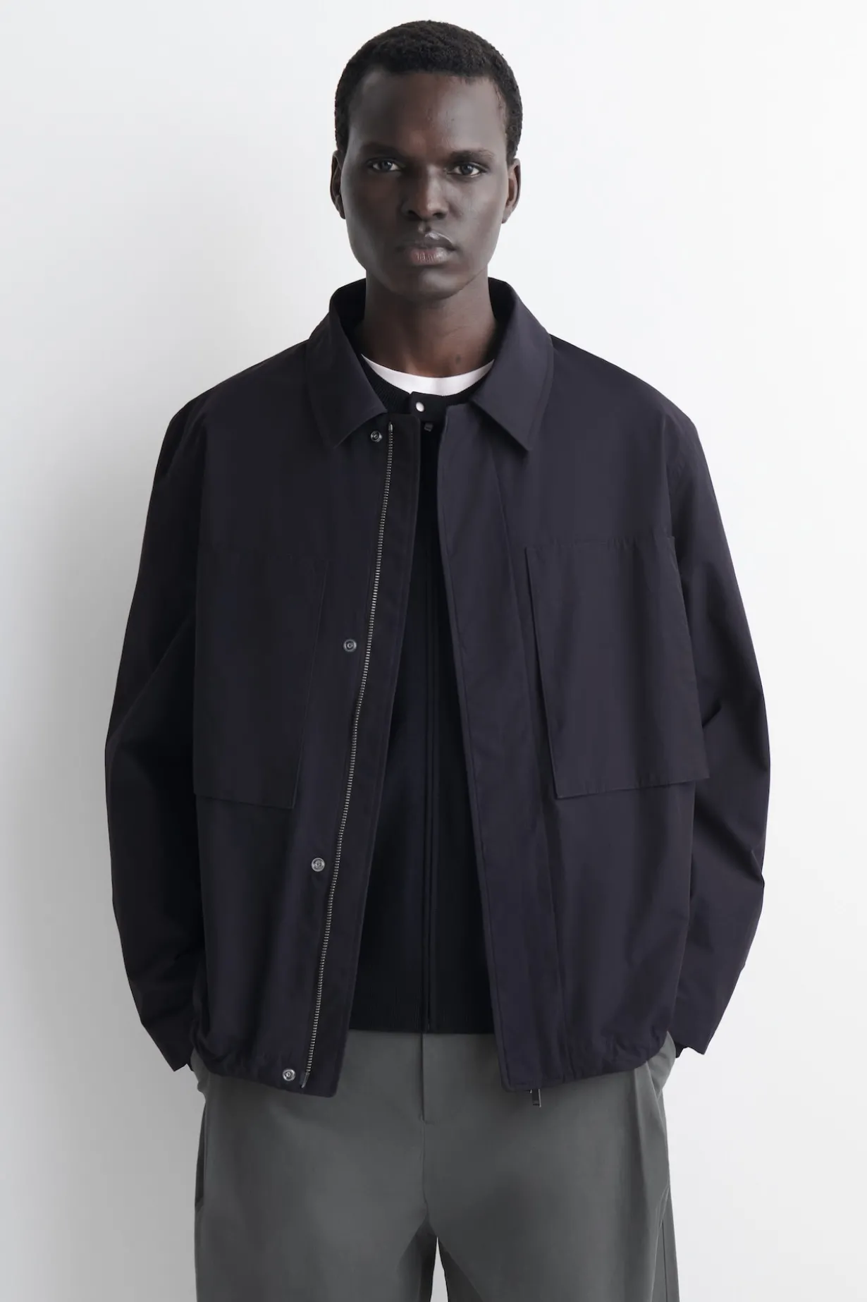 WINDJACKE MIT KAPUZE