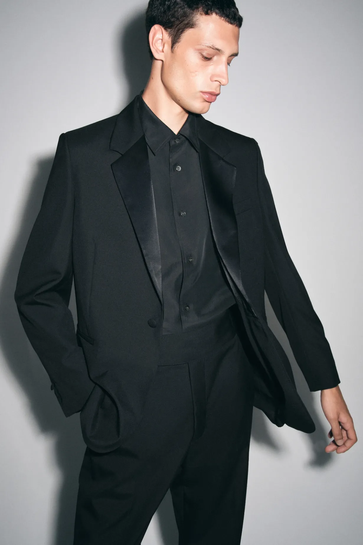 WOLLBLAZER MIT SATIN-REVERS