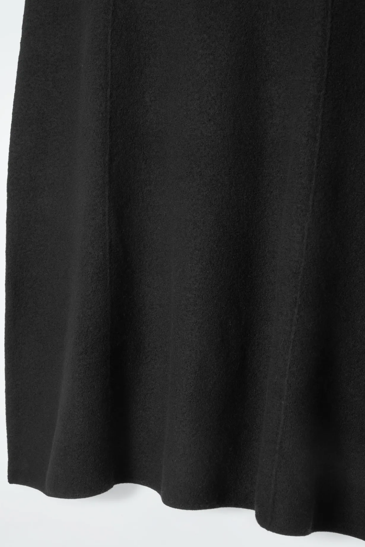 WOLL-ETUIKLEID AUS MEHREREN BAHNEN