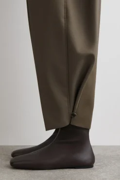 WOLLHOSE MIT BARREL-BEIN UND FALTEN