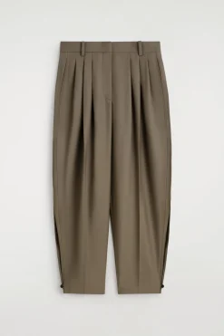 WOLLHOSE MIT BARREL-BEIN UND FALTEN