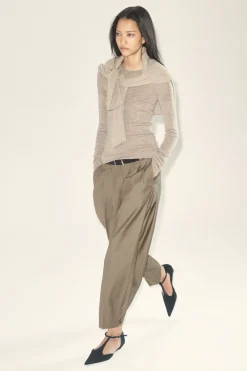 WOLLHOSE MIT BARREL-BEIN UND FALTEN