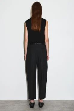 WOLLHOSE MIT BARREL-BEIN UND FALTEN
