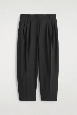 WOLLHOSE MIT BARREL-BEIN UND FALTEN