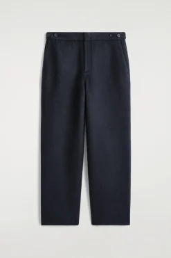 WOLLHOSE MIT SCHMAL ZULAUFENDEM BEIN