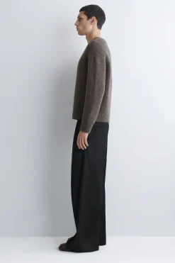 WOLLHOSE MIT WEITEM BEIN UND FALTEN