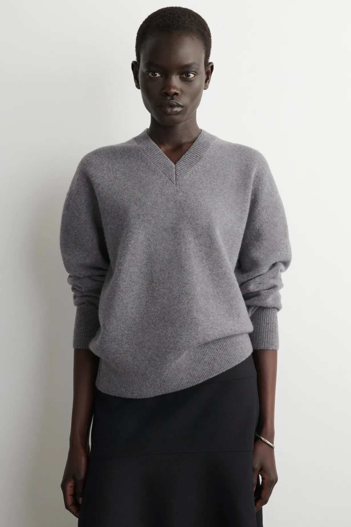 WOLLPULLOVER MIT V-AUSSCHNITT