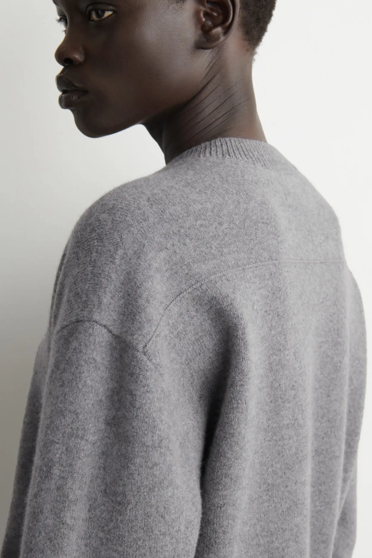 WOLLPULLOVER MIT V-AUSSCHNITT