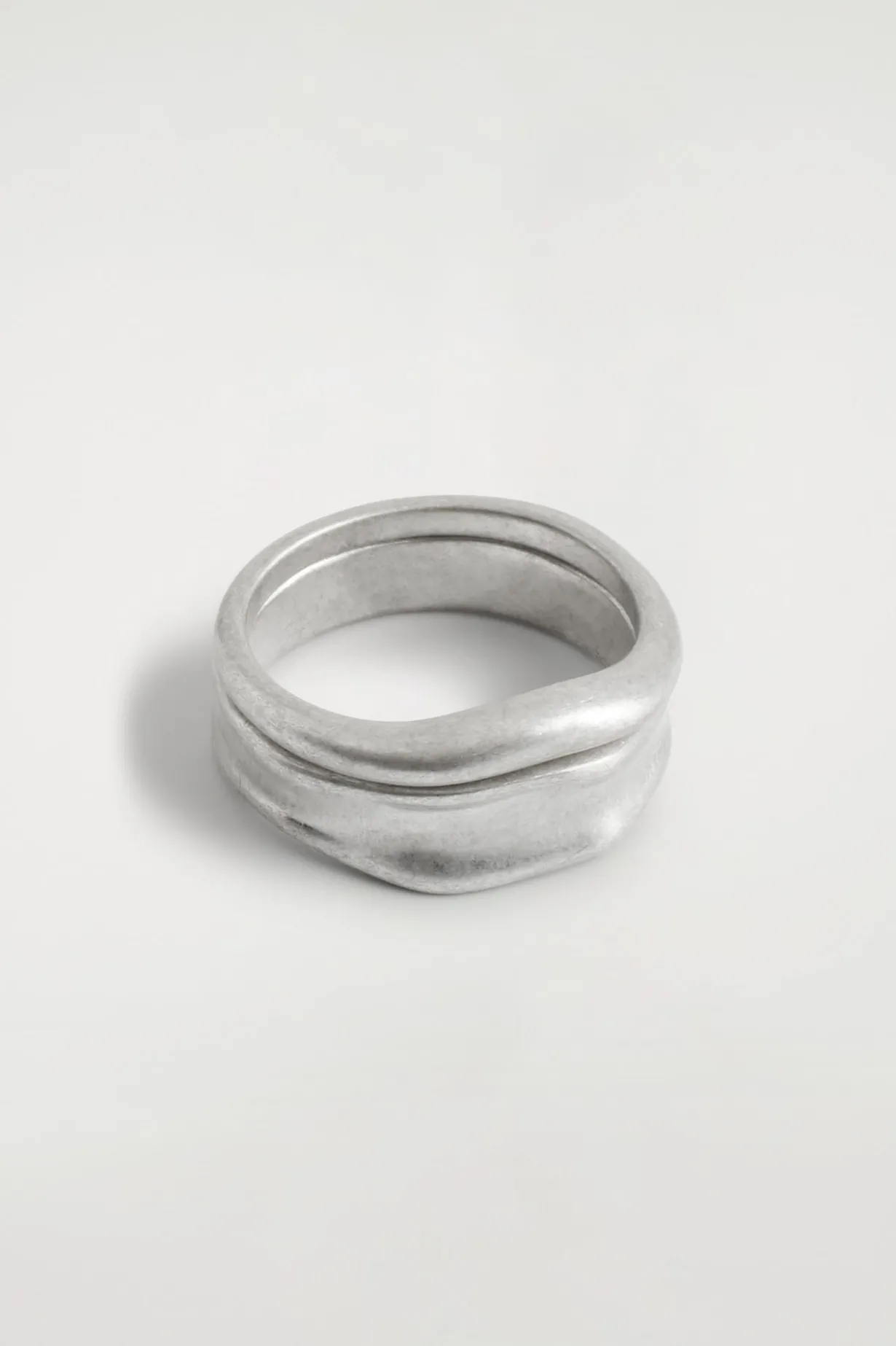 ZWEIERPACK GEHÄMMERTE RINGE
