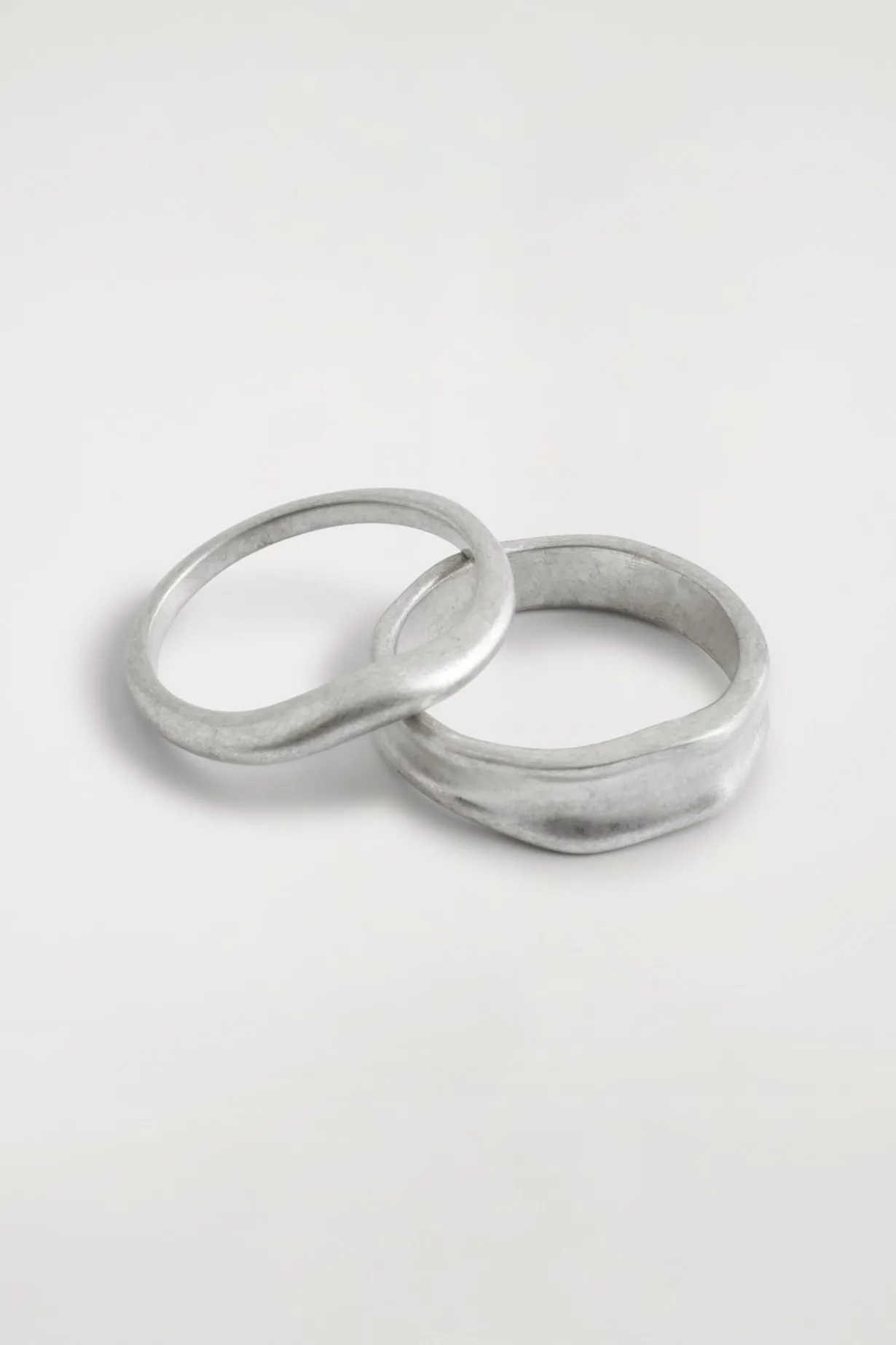 ZWEIERPACK GEHÄMMERTE RINGE