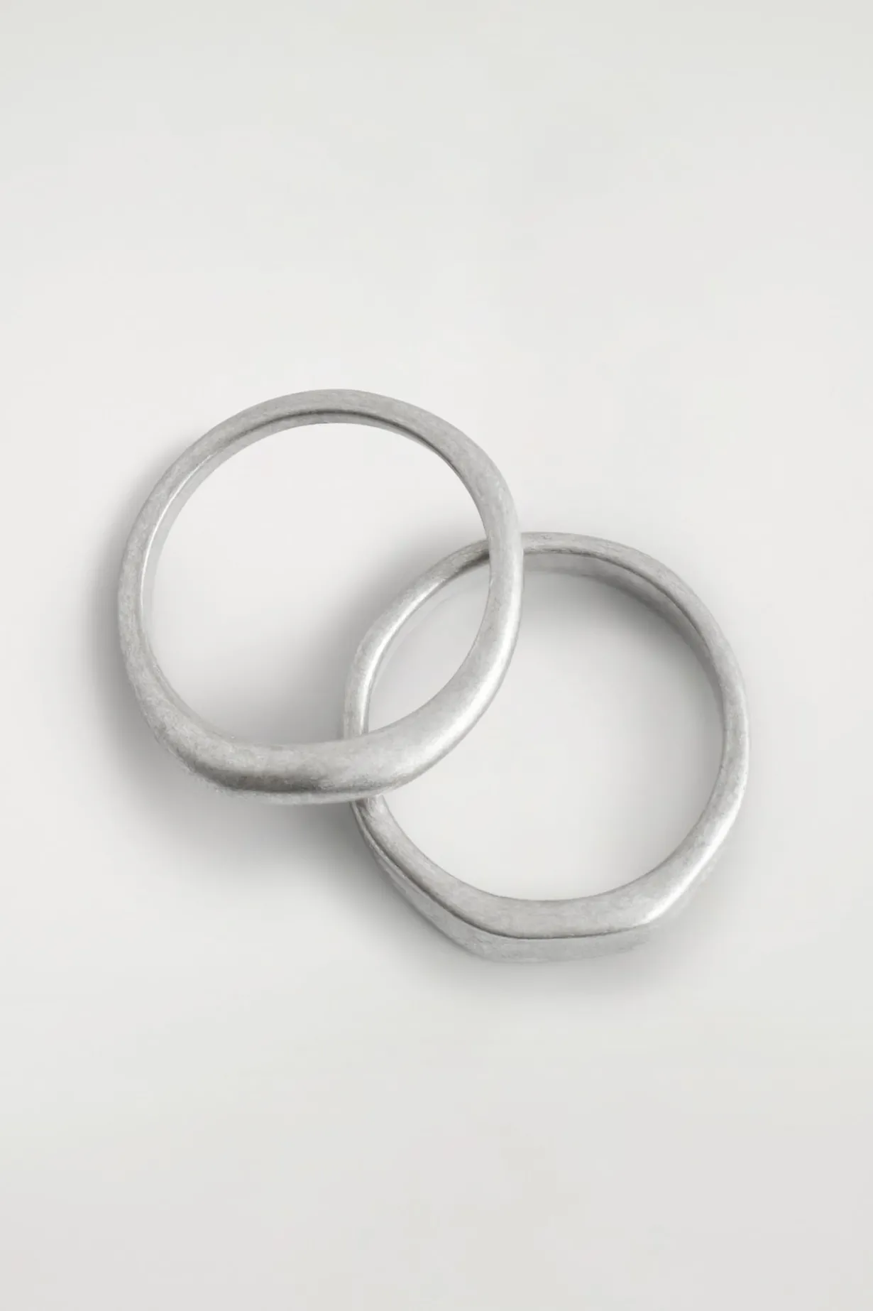 ZWEIERPACK GEHÄMMERTE RINGE